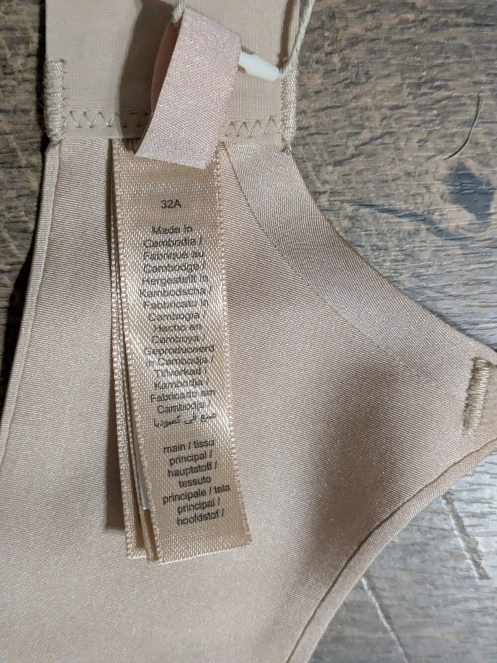 SKIMS Ultimate Push Up Plunge Bra 32A Mica Beige NWT $64 BA-PLG-9214 Molded - Picture 5 of 6